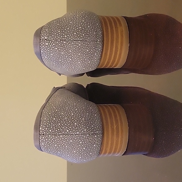 Shoes - Picture 2 of 10